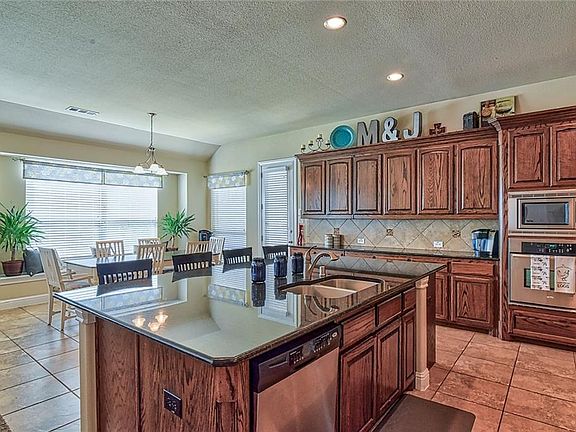5th image of 1209 Killian Dr