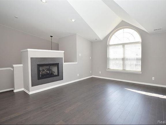 3rd image of 3079 Camden Dr #1