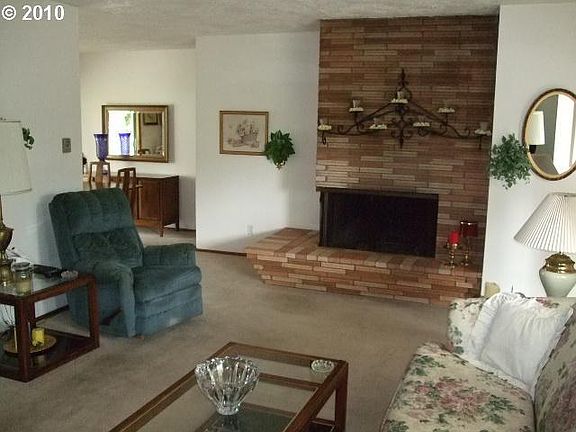 2nd image of 5702 NE 54th St