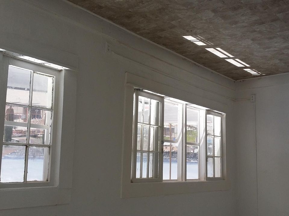 2nd image of 2701 Louisiana St APT 22
