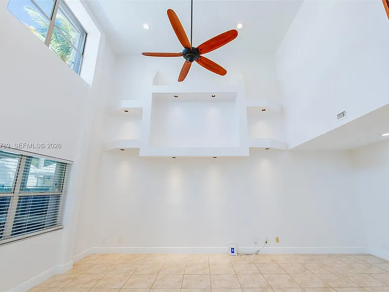 305 S Ketch Dr — Photo 3