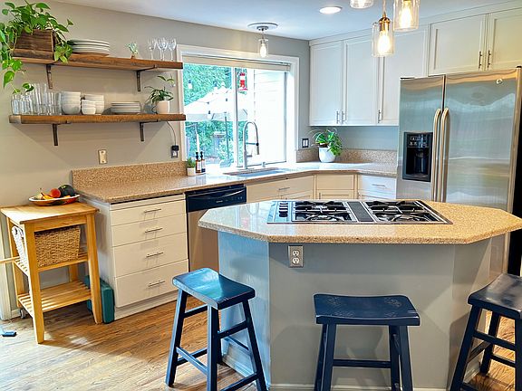 Breakfast nook with benches