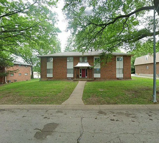 8020 Campbell St — Photo 1