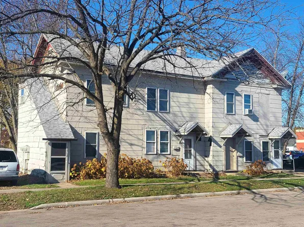 215 Wisconsin St, New London, WI 54961