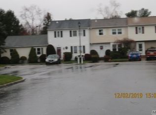 9 Charlottsville Ct, Coram, NY 11727
