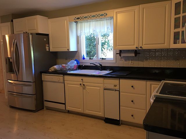 spacious kitchen, dbl fridge