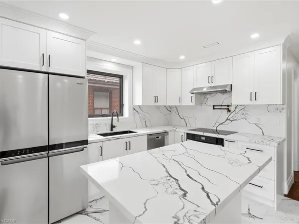 24 Treeview Dr, Toronto, ON M8W 4B9