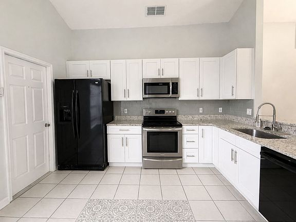 5th image of 2992 Joseph Cir