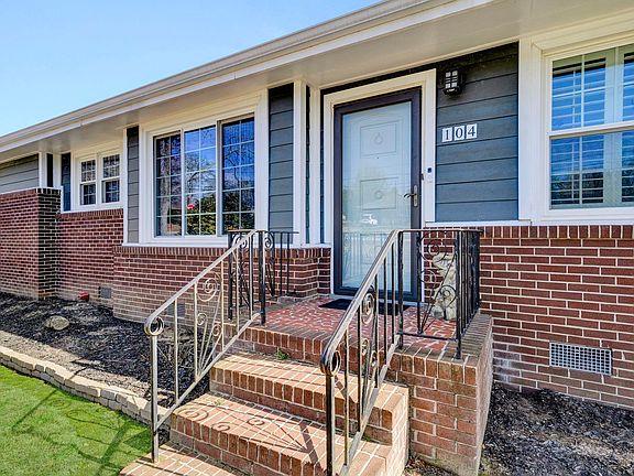 4th image of 104 Hillside Dr