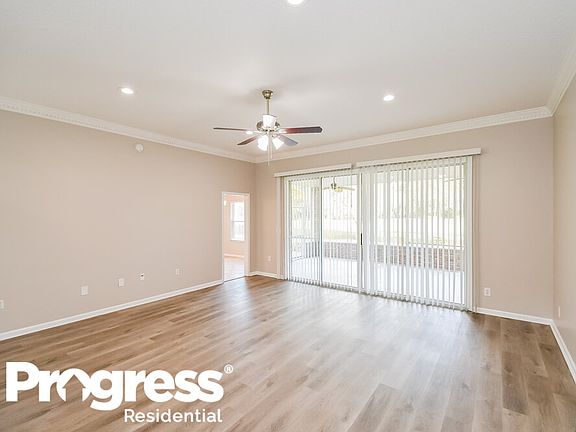 3rd image of 5731 Plum Hollow Dr W