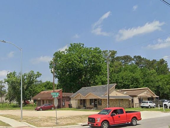 3rd image of 6213 Laura Koppe Rd