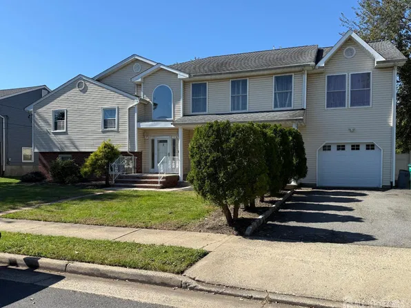 3 Charles Ct, Edison, NJ 08820