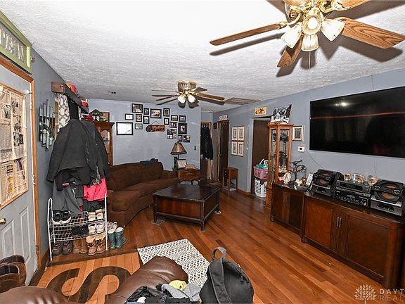 3rd image of 113 S Wintergreen St