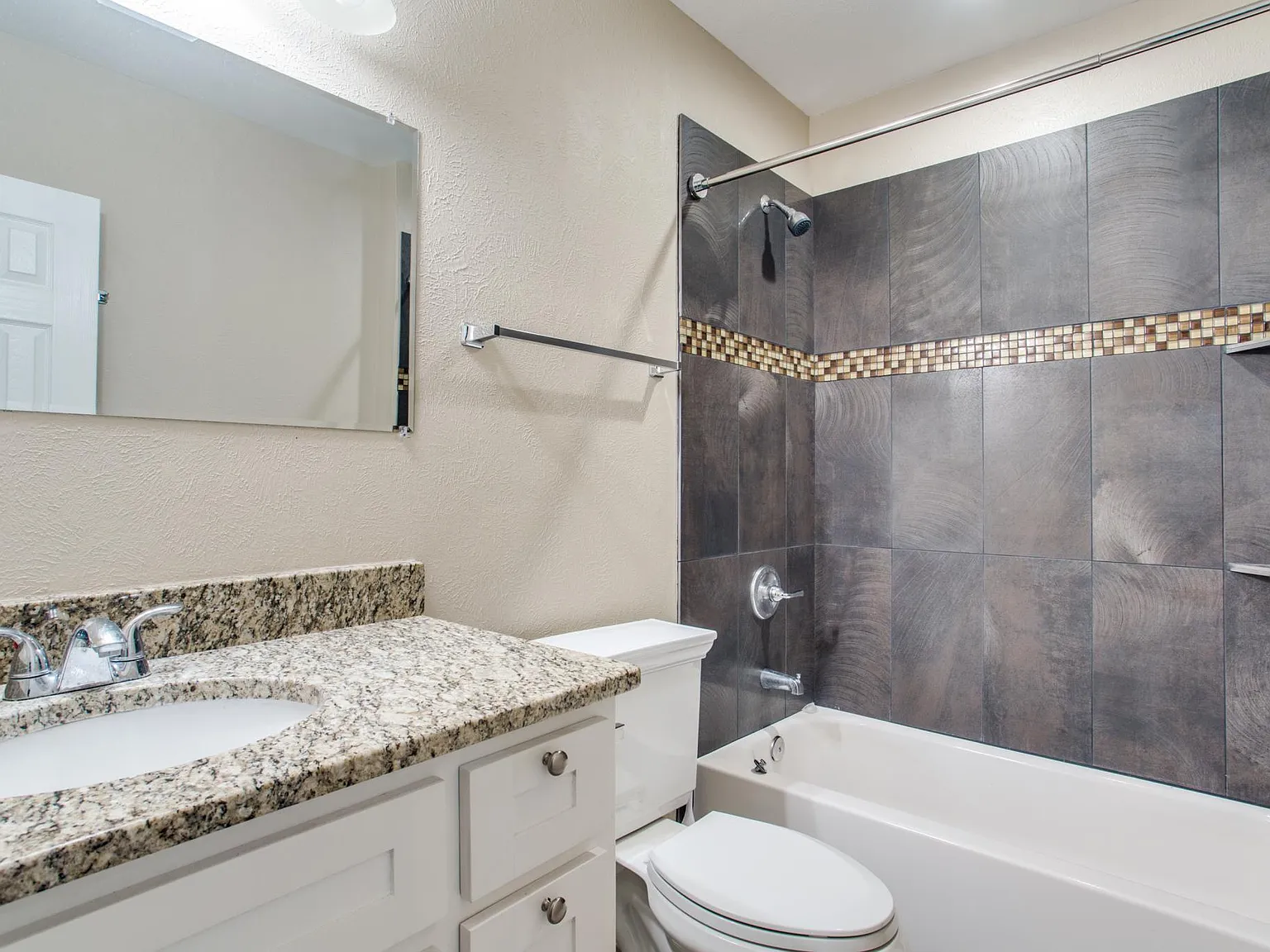 3 bed, 1500 sqft, $2,950 — Photo 3