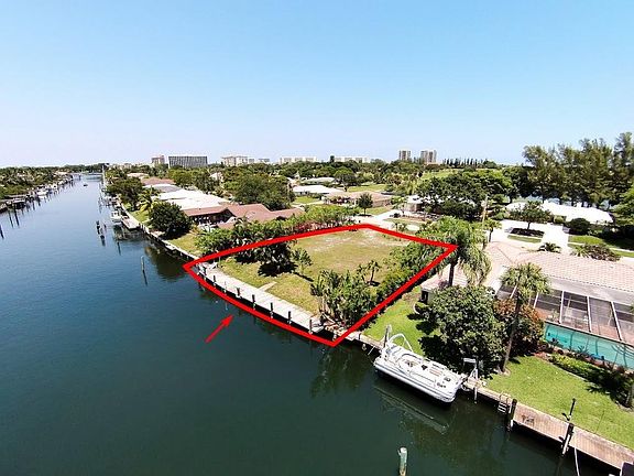 3rd image of 1029 Country Club Dr