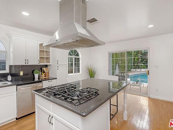 4th image of 12118 Viewcrest Rd