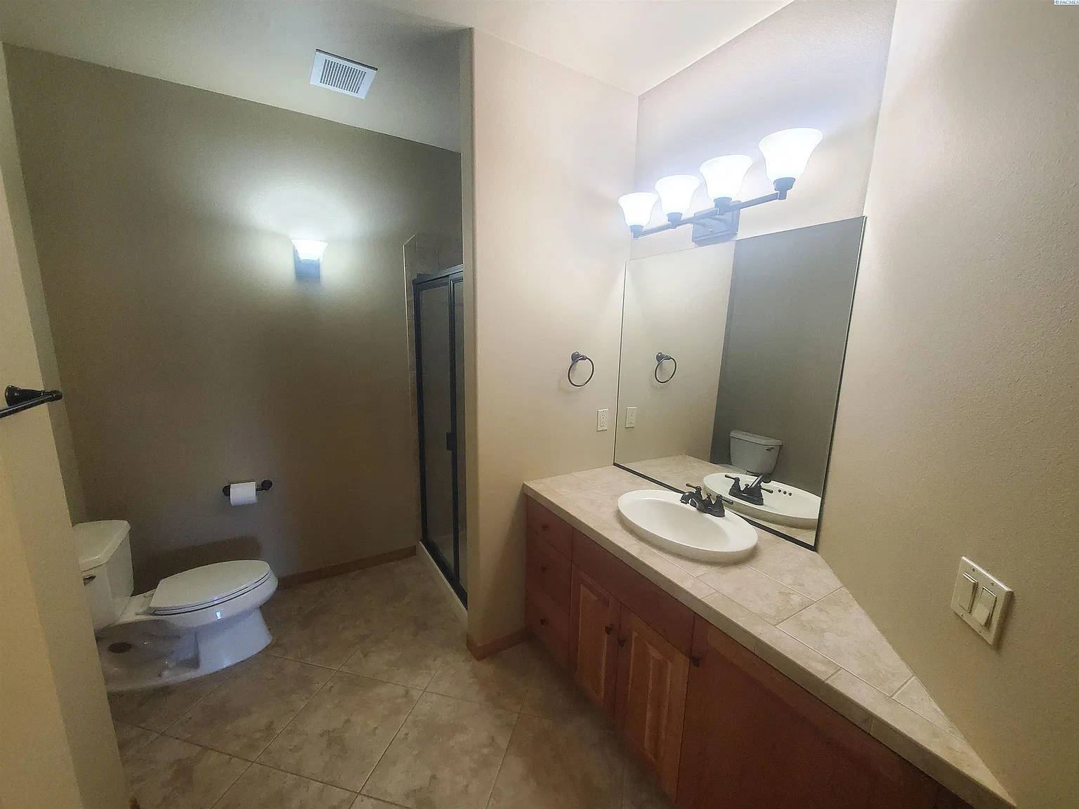 2 bed, 2.0 bath, 1800 sqft, $2,195 — Photo 3