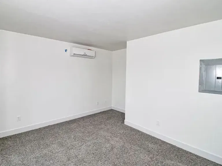 109 Anna Ct — Photo 9