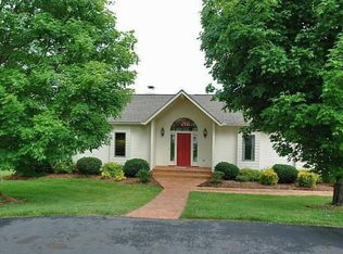 2860 Waters Edge Dr, Penhook, VA 24137