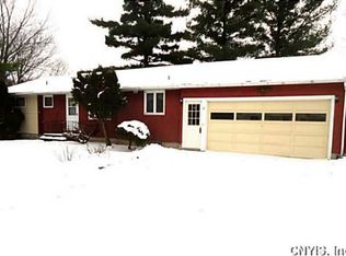 2 Braeside Ln, Camillus, NY 13031