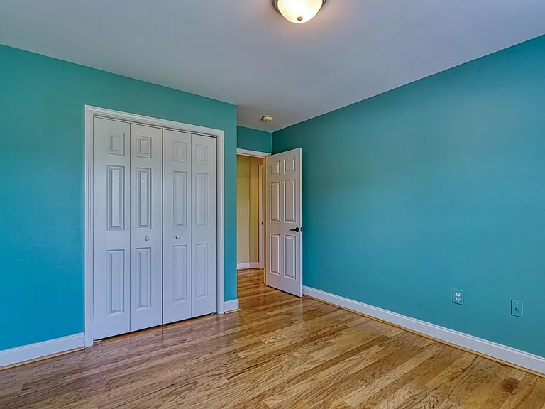 210 Rivermill Ct — Photo 28