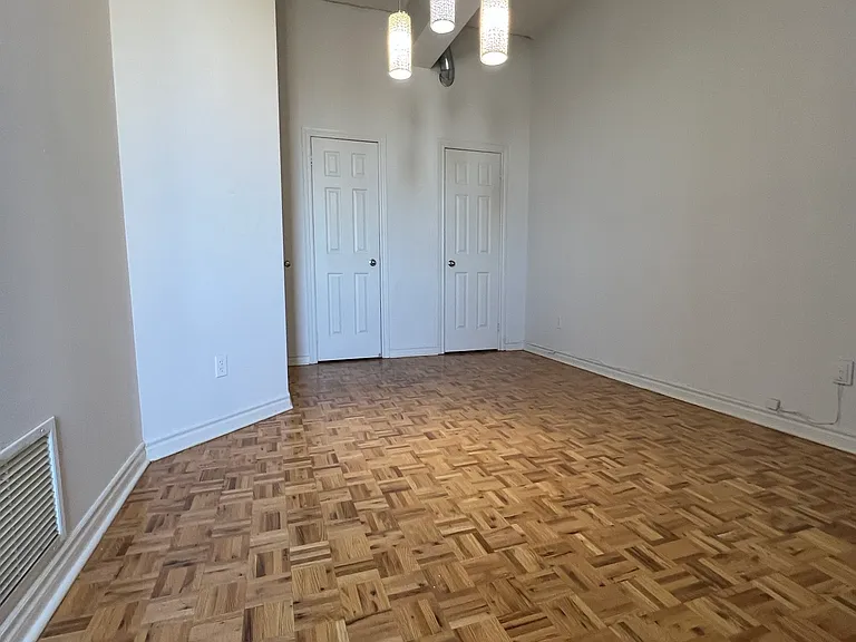 1401 Dupont St — Photo 4