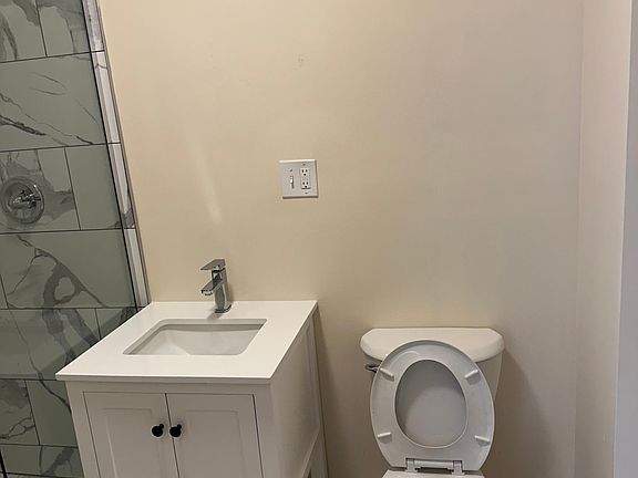 5th image of 148 Grand St APT 44
