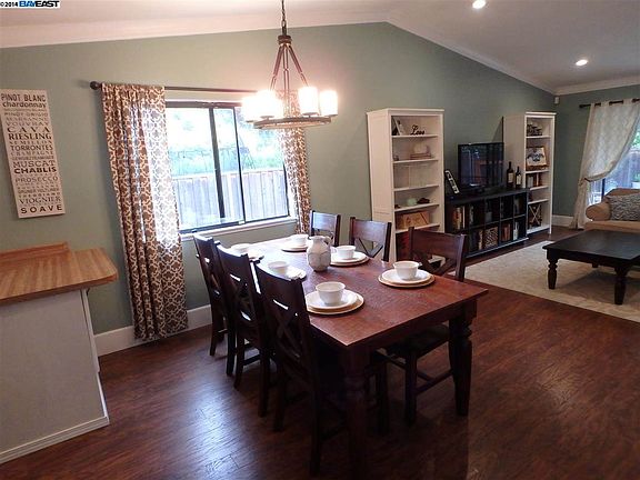 2nd image of 31 Glen Valley Cir