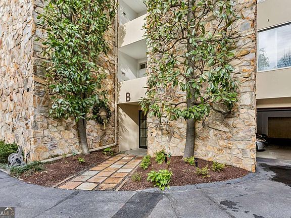 2nd image of 2632 Peachtree Rd NW #402B