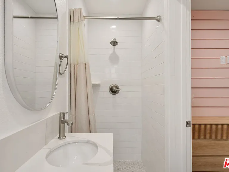 1341 N Mariposa Ave — Photo 41