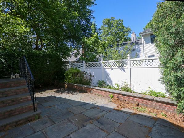 98 Bayberry Ave, Garden City, NY 11530