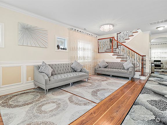 3rd image of 1520 50th Street NE