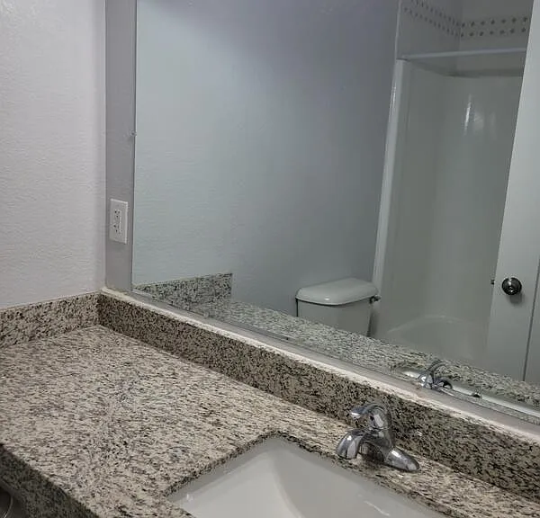 205 Oskaloosa St #207 — Photo 8
