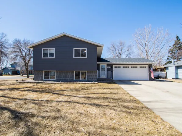 1921 18th St S, Fargo, ND 58103