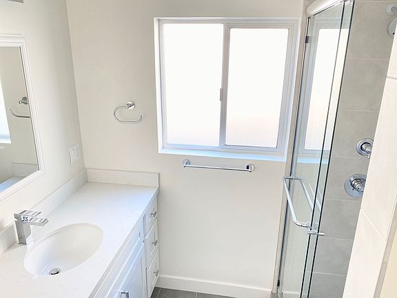 4th image of 1007 Ocean Park Blvd APT 1