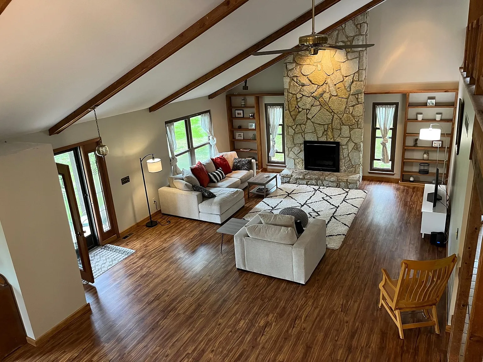 835 Yosemite Dr — Photo 4