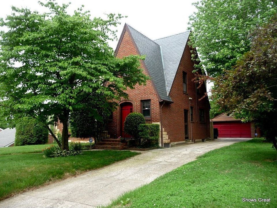 For Sale: 936 Old Country Club RD NW, Roanoke, Virginia 24017