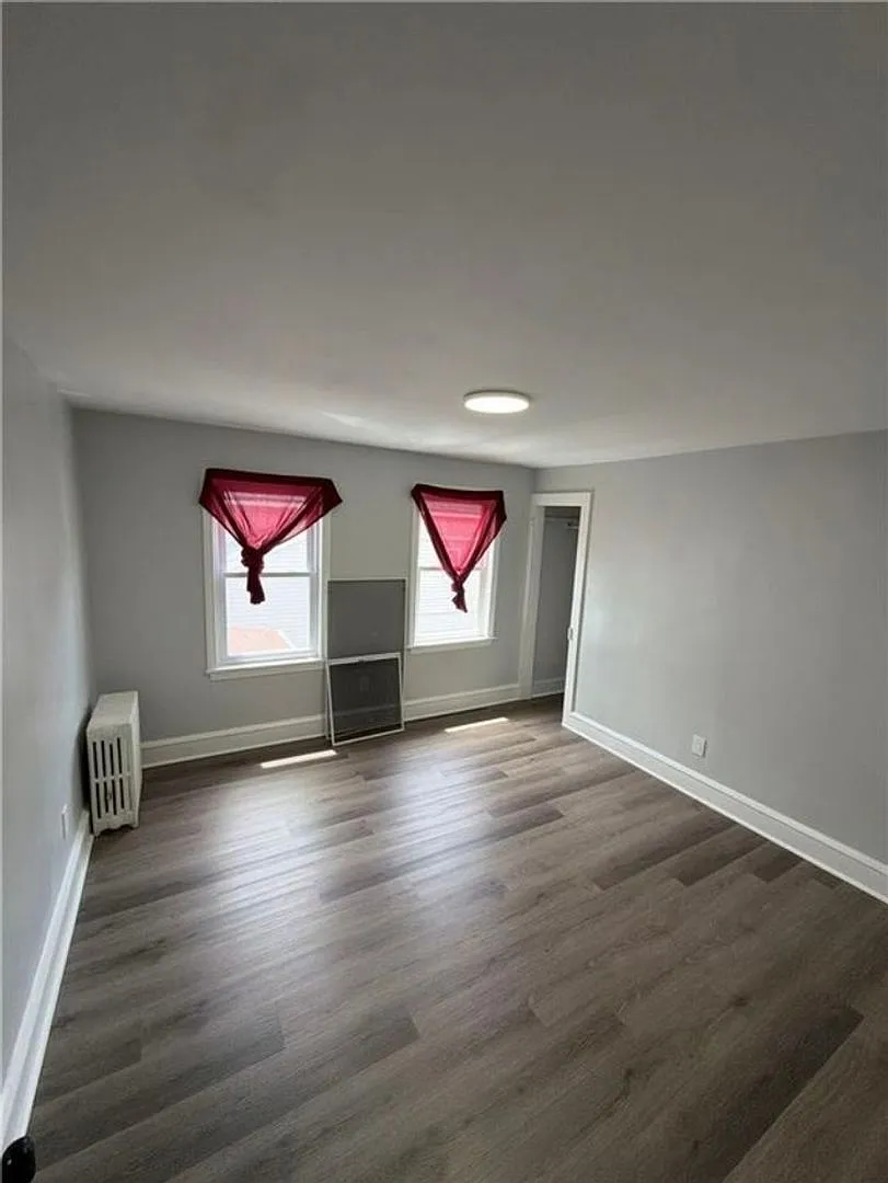Charming 3BR Duplex in Kingston — Photo 4