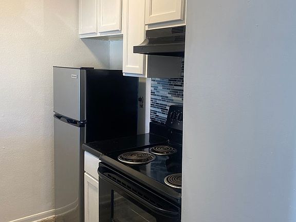 4th image of 208 Victor St #22