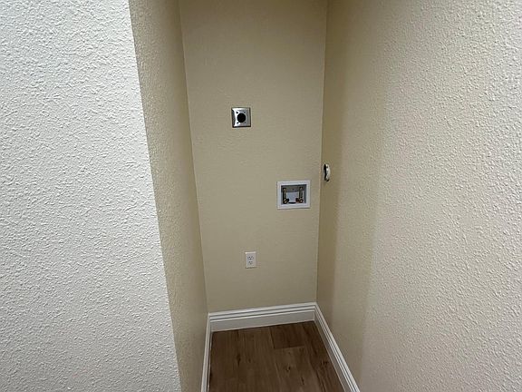 Stackable Washer/Dryer Hookups