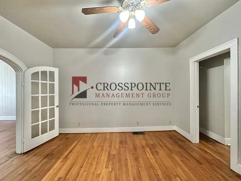 College Ave Triplex — Photo 5