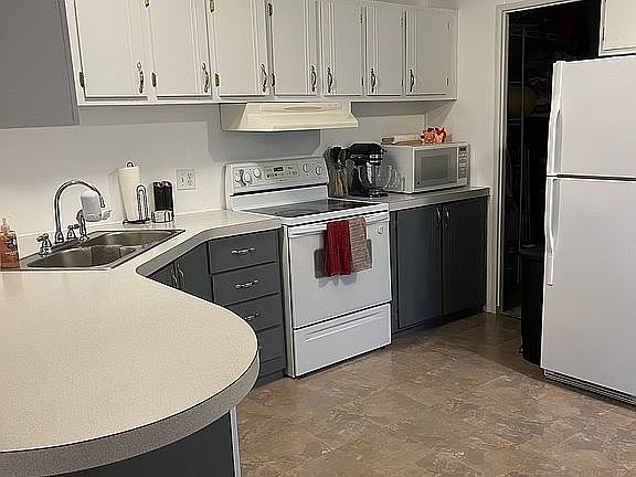 3rd image of 1155 SE Professional Mall Blvd Trailer 401