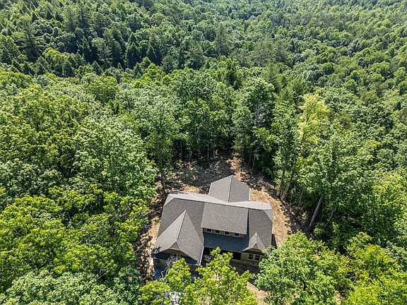 4th image of 215 Creekview Ct