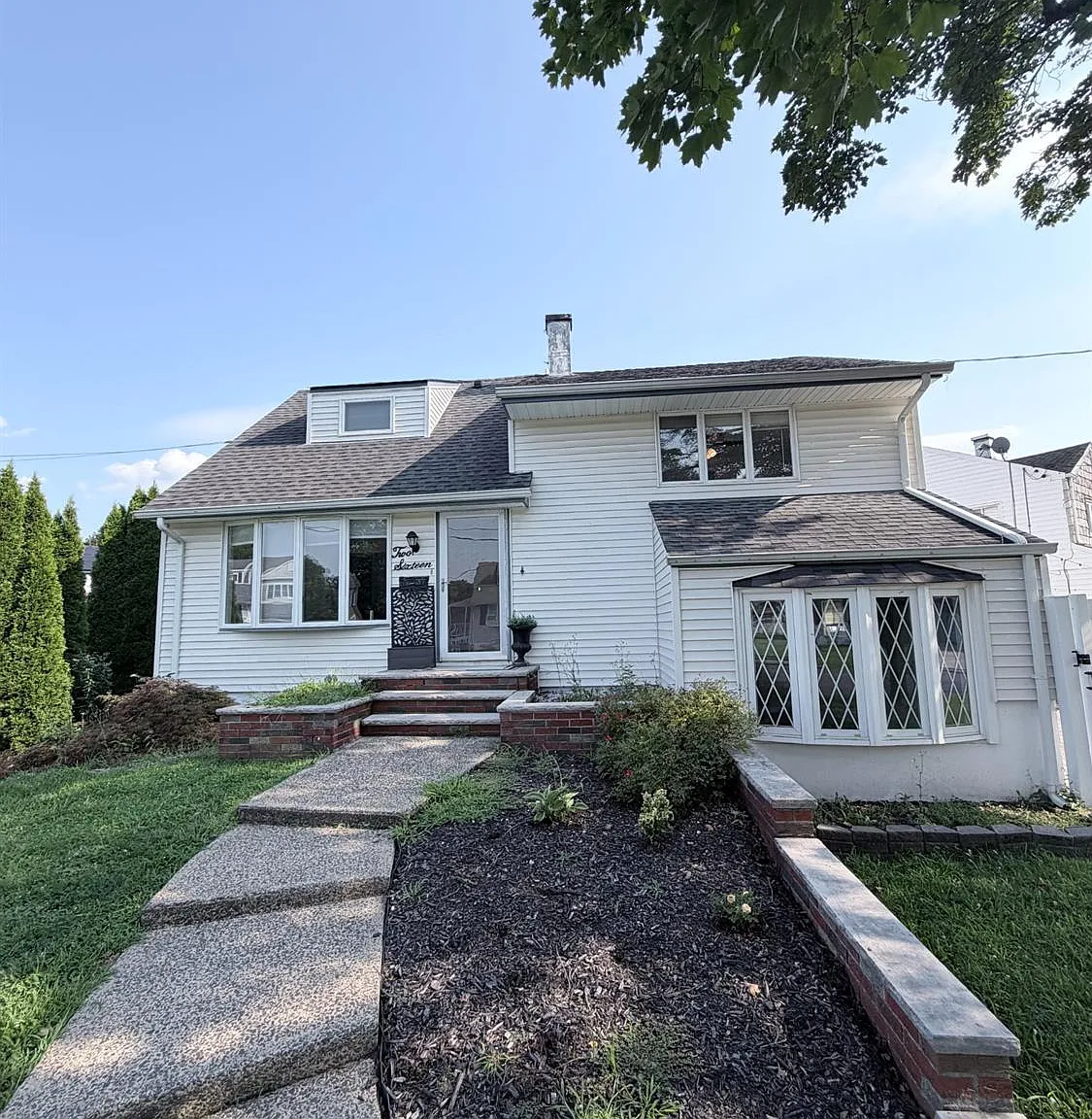4 bed, 3.0 bath, $3,900 — Photo 2