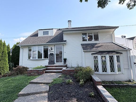 2nd image of 216 N Hill Rd