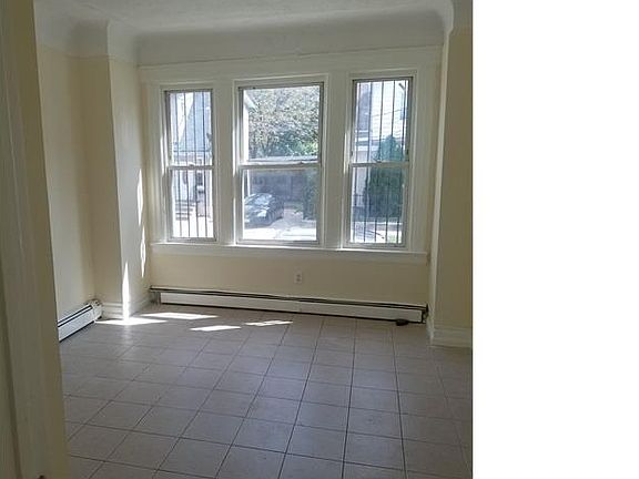 5th image of 97 Montgomery Ave #1