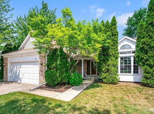 714 Medford Dr, South Elgin, IL 60177