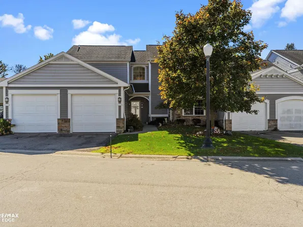 2131 Carriage Hill Cir, Lapeer, MI 48446