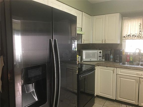 3rd image of 3208 W Grove St