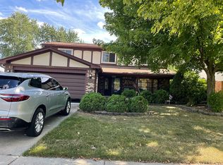 16453 S Gatehouse Dr, Woodhaven, MI 48183
